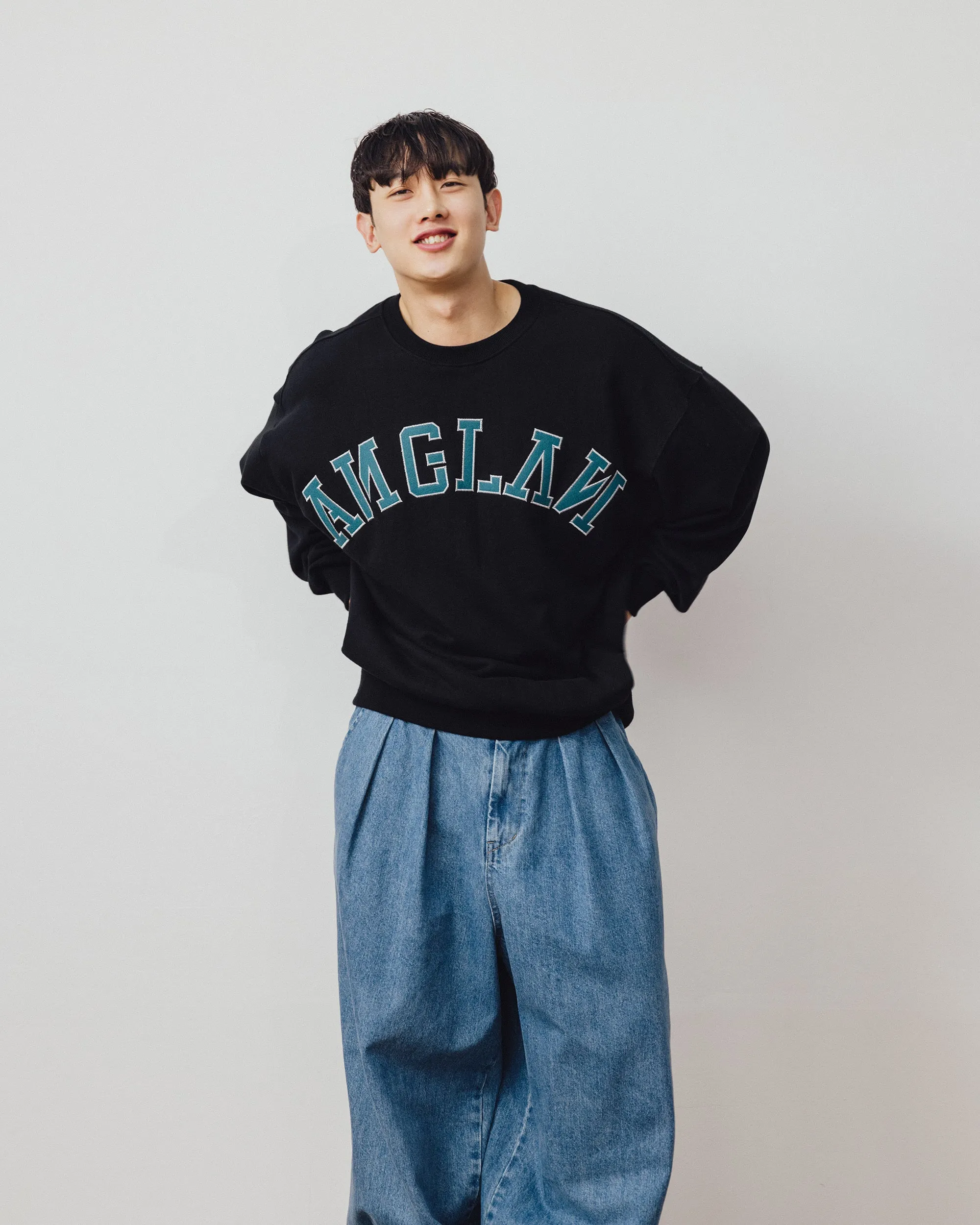 APPLIQUE BIG LOGO SWEAT SHIRT - BLACK