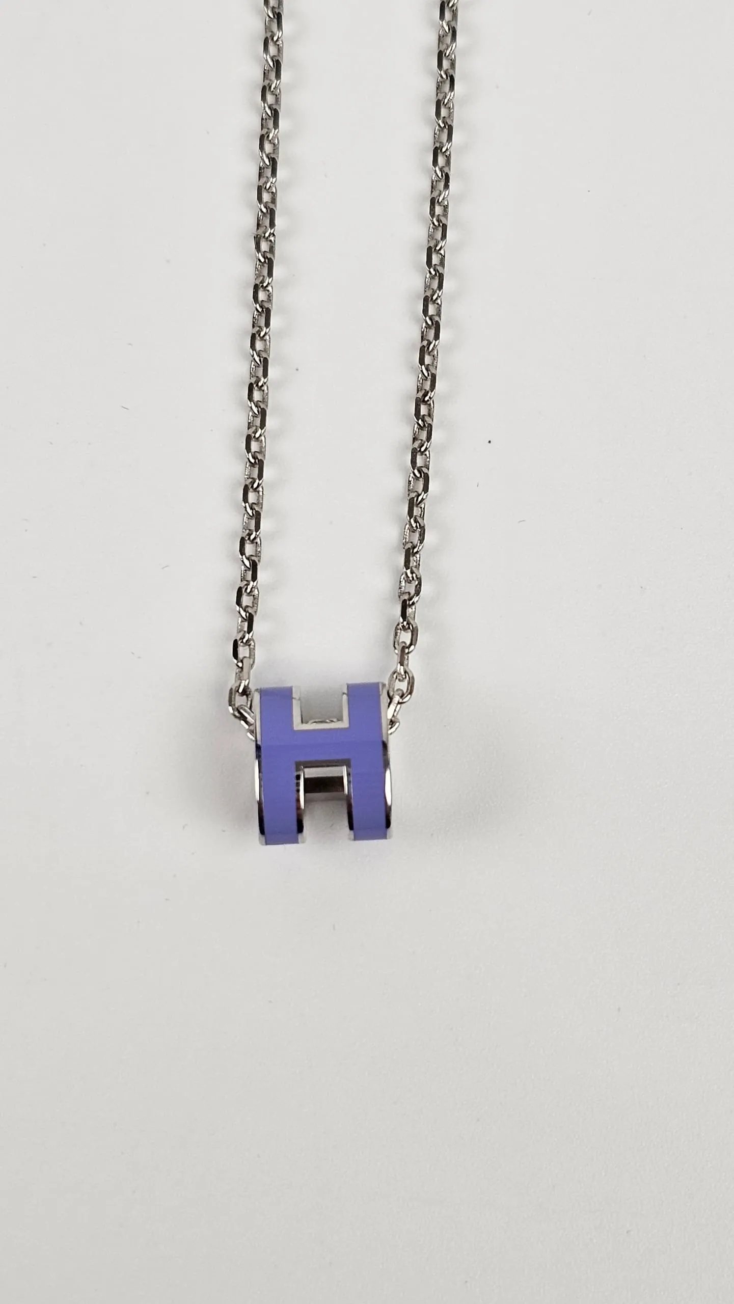 Mini Pop H Lilas Lacquered Metal with Palladium-plated Hardware necklace