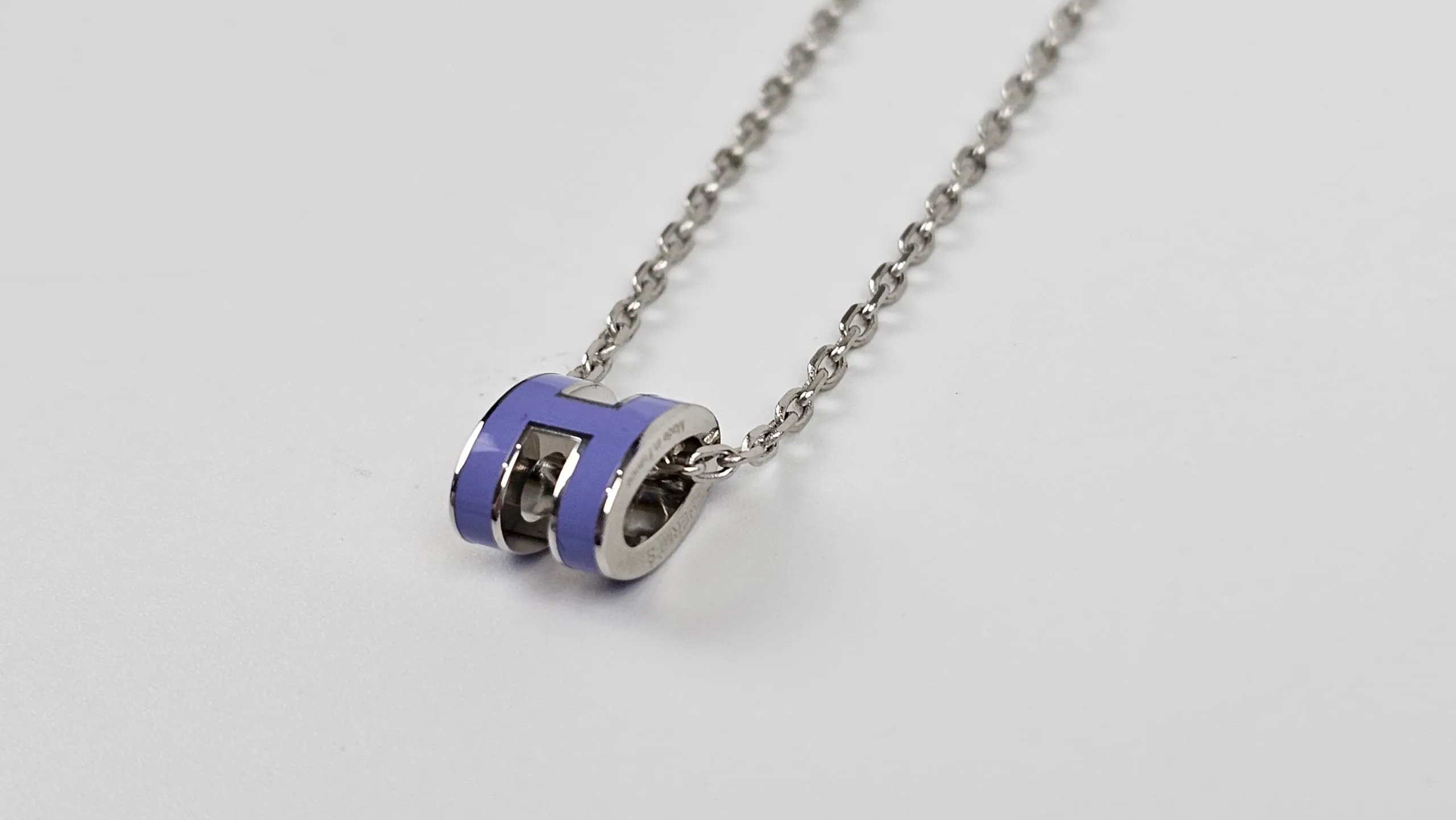 Mini Pop H Lilas Lacquered Metal with Palladium-plated Hardware necklace